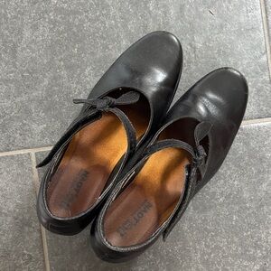 Woman’s Black Leather Tie-Strap Slip-On Loafers